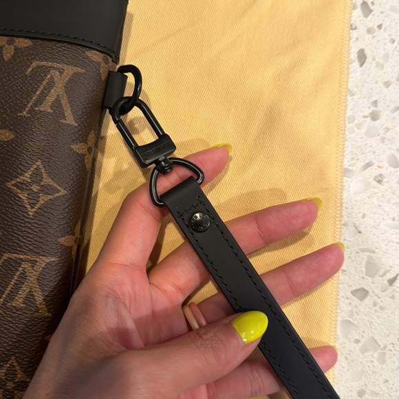 Louis Vuitton Pochette To Go Monogram Canvas - Picture 4 of 8